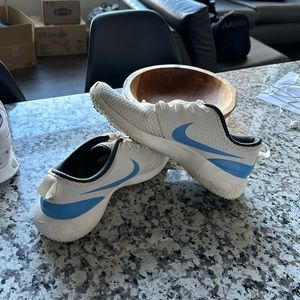 Men’s Nike golf roshe runs size 9. Bottoms dirty but still clean white